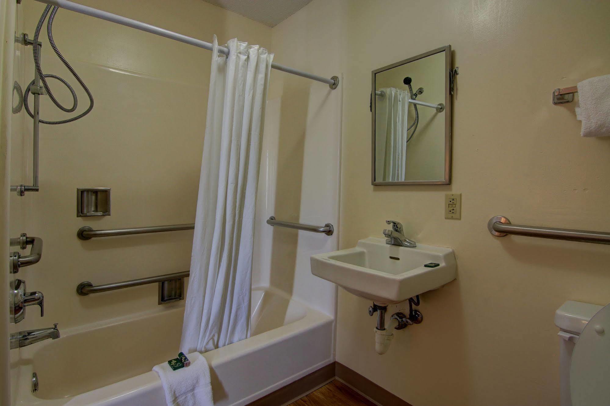 Intown Suites Extended Stay Atlanta Ga - Snellville Exterior photo
